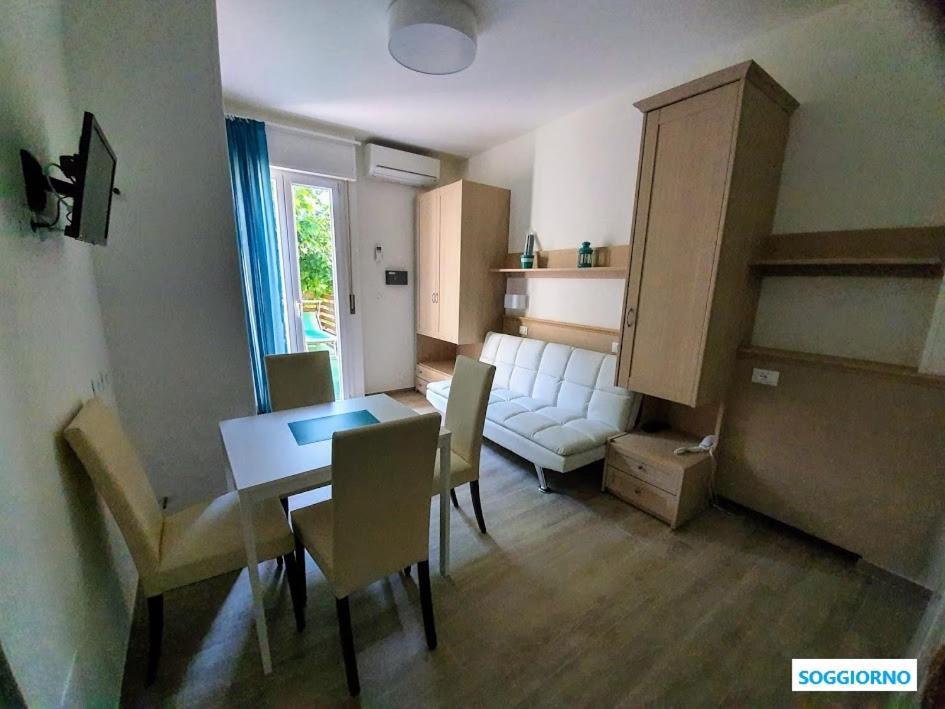 B&B Airone Cervia - Camere E Appartamenti Bagian luar foto