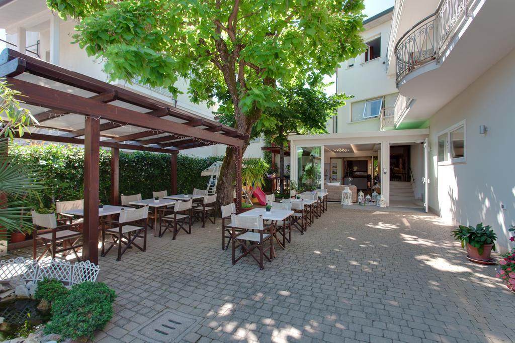 B&B Airone Cervia - Camere E Appartamenti Bagian luar foto