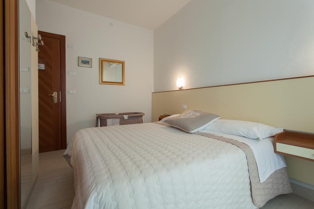 B&B Airone Cervia - Camere E Appartamenti Bagian luar foto