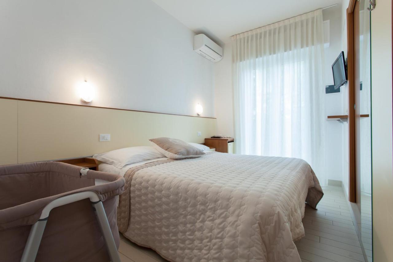 B&B Airone Cervia - Camere E Appartamenti Bagian luar foto